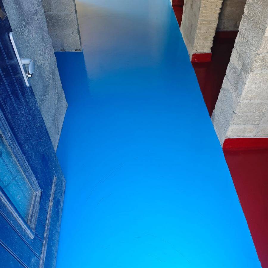 Covered walkway floor