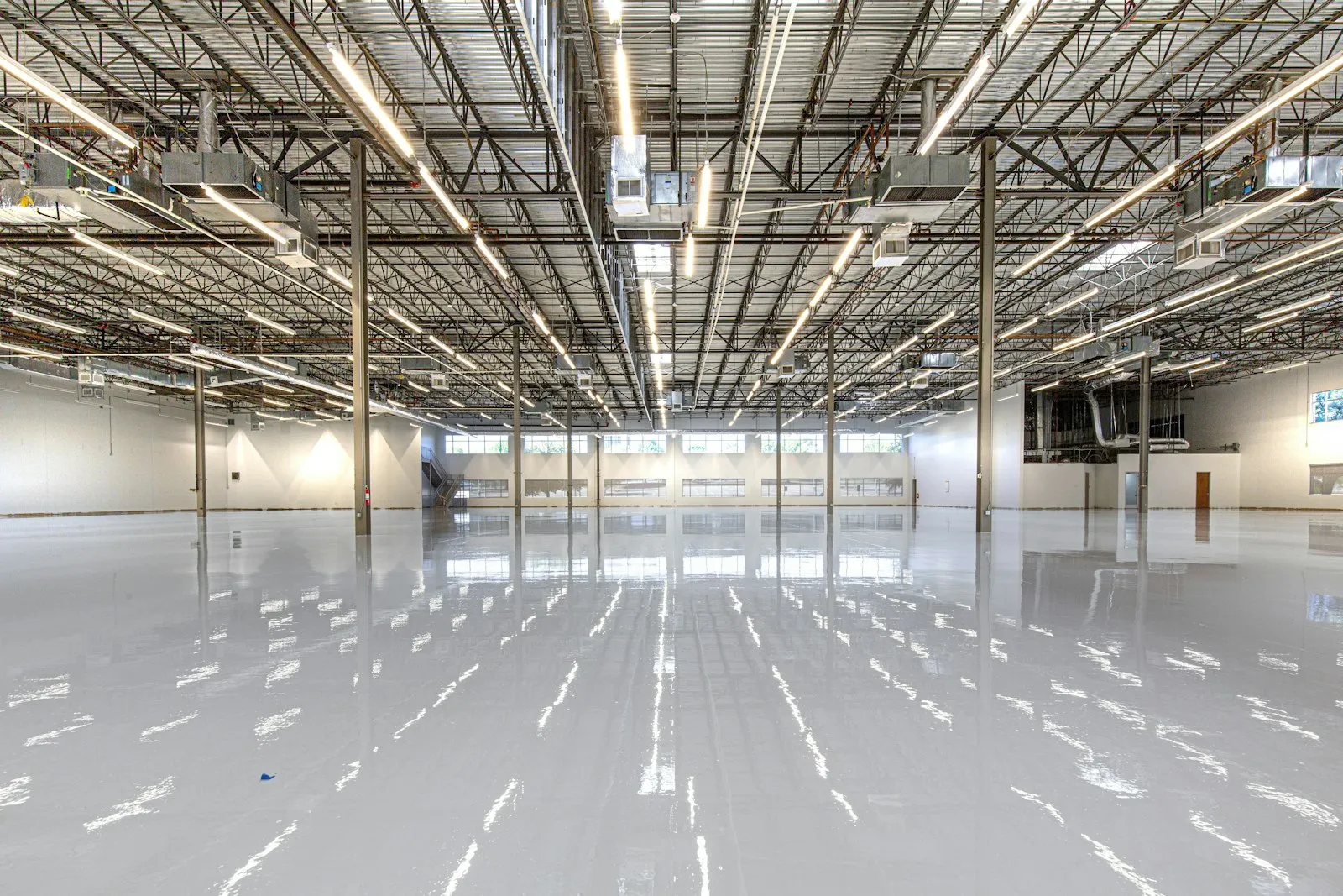 The resin: Aeronautical epoxy floor